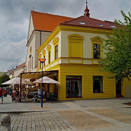 Penzion Longus Kyjov  Bagian luar foto