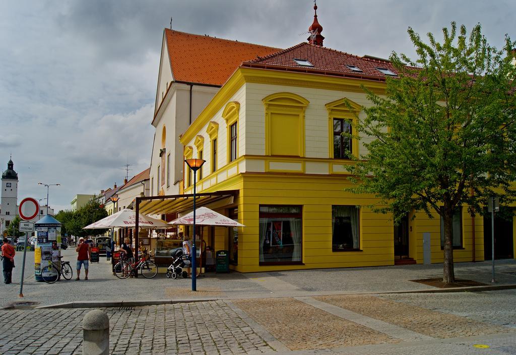 Penzion Longus Kyjov  Bagian luar foto